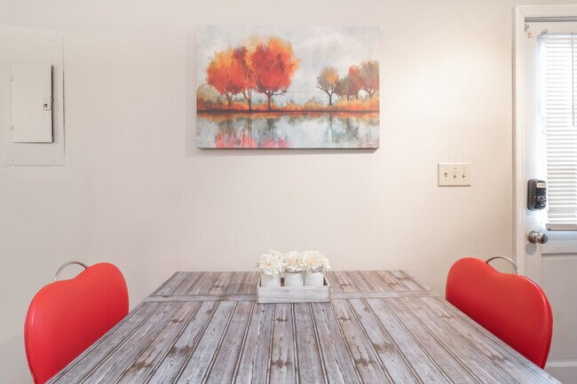 Building Photo - 703 2nd Ave