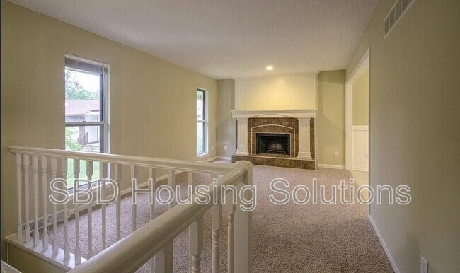 Building Photo - 512 NE Weathervane St