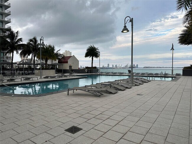 Building Photo - 1155 Brickell Bay Dr