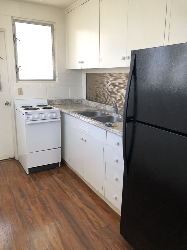Stove - 722 University Ave
