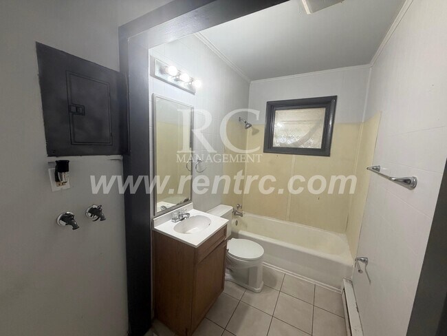 Foto del edificio - 912.5 James Pl
