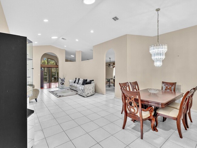 Building Photo - 5856 Seashell Terrace