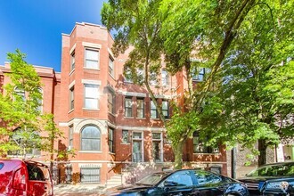 Building Photo - 921 S Laflin St
