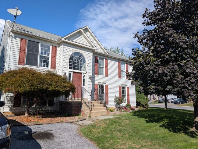 Building Photo - 212 Silver Stone Dr