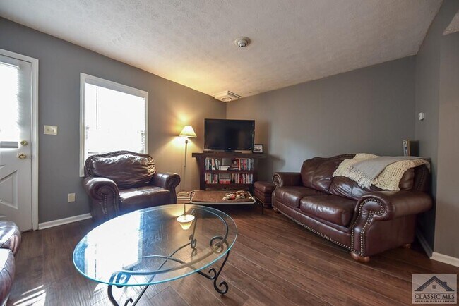 Building Photo - 113 Eaglewood Way