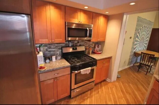 Foto del edificio - 2206 Sarah St