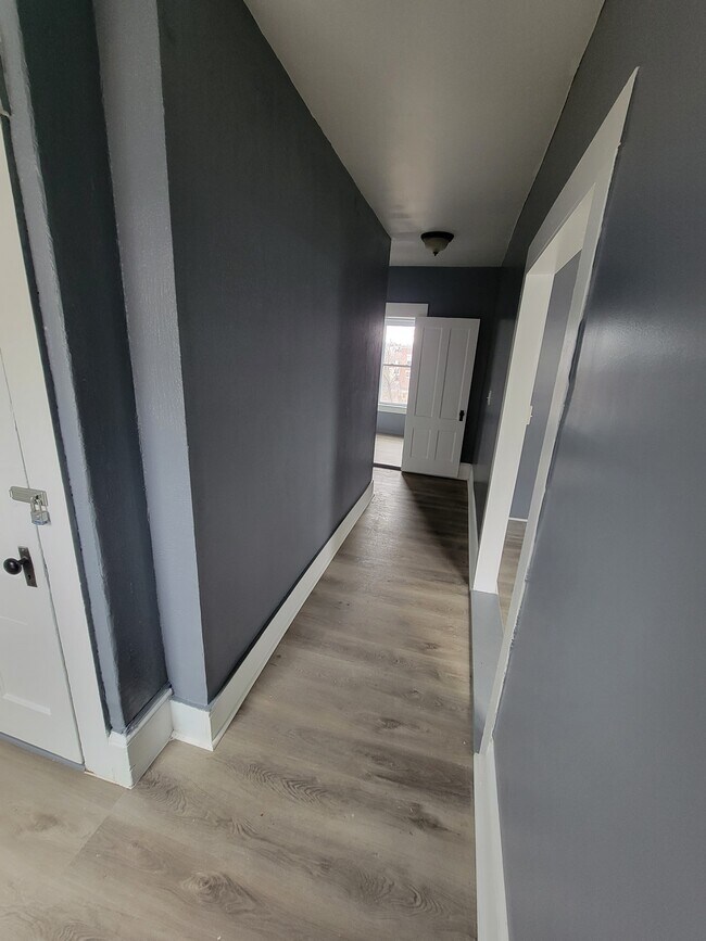 Hallway - 21 High St