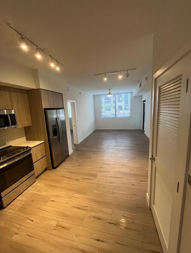 Primary Photo - 660 W 72nd Pl