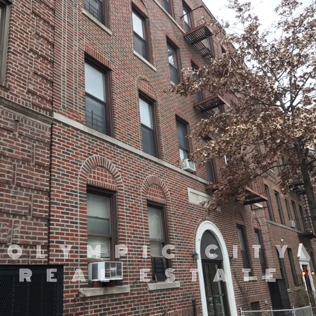 Foto del edificio - 4326 49th St