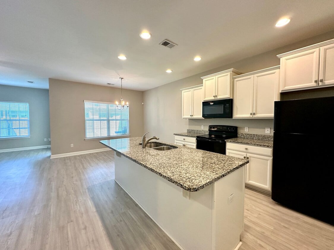 Foto principal - 3/2.5 Townhome located in Cokers Commons i...