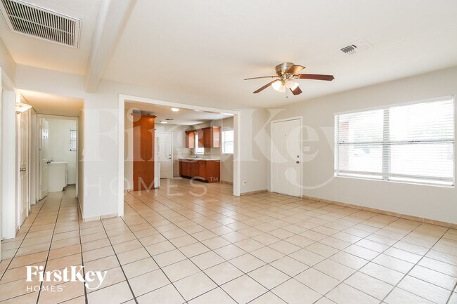 Foto del edificio - 3250 N 26th Pl