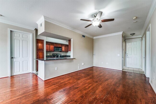 Building Photo - 7575 Kirby Dr