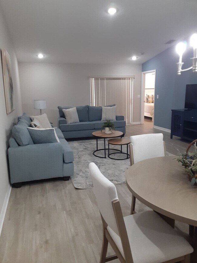 Foto del edificio - Stunning Short Term Rental!