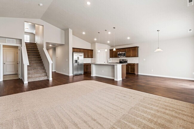 Building Photo - 4 Bedroom, 2 Bath Gorgeous Nampa Home on a...