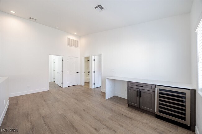 Building Photo - 540 W Horizon Ridge Pkwy