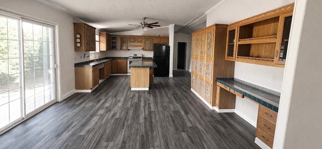 Building Photo - 1506 Airline N