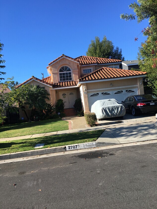 Primary Photo - 2707 Veteran Ave