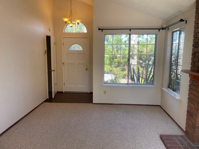 Building Photo - 2148 Meadow View Pl