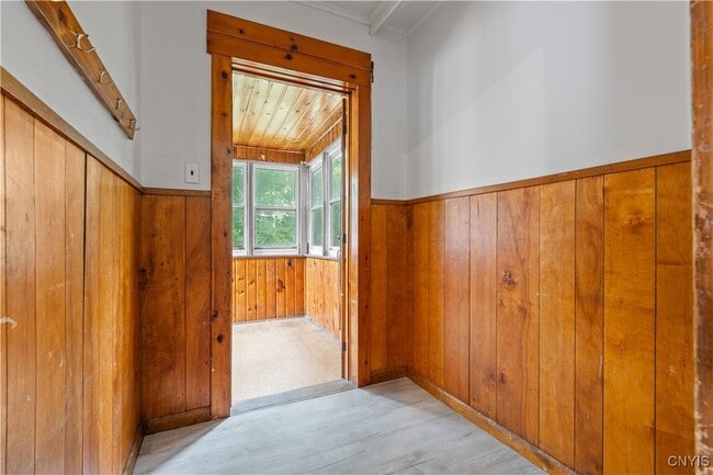 Building Photo - 148 Lilac St
