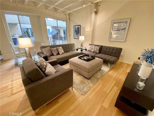 Foto del edificio - 312 W 5th St