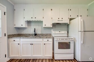 Building Photo - 2301 Reidhurst Dr