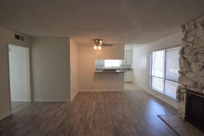Building Photo - 10745 Hortense St