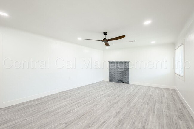 Foto del edificio - 341 Laurel Ave