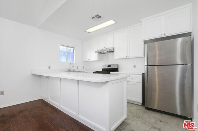 Foto del edificio - 1753 N Kenmore Ave