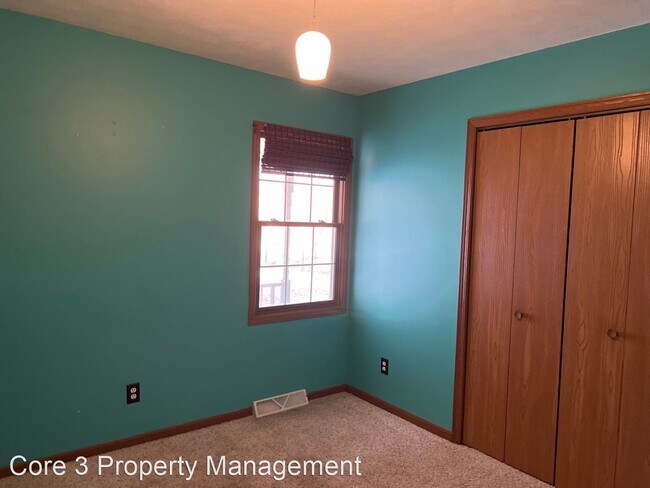Building Photo - 3 br, 2 bath House - 3106 Interurban