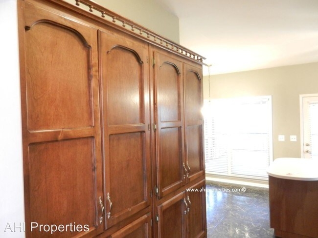 Building Photo - 3772 Kinross Dr