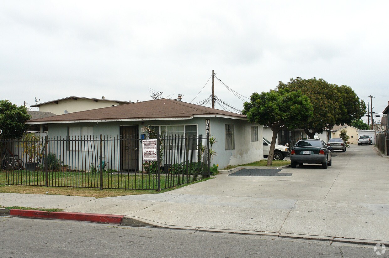 Primary Photo - 1946 Wallace Ave