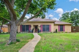 Building Photo - 900 E Berkeley Dr