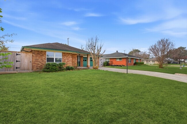 Foto del edificio - 1618 Willowby Dr