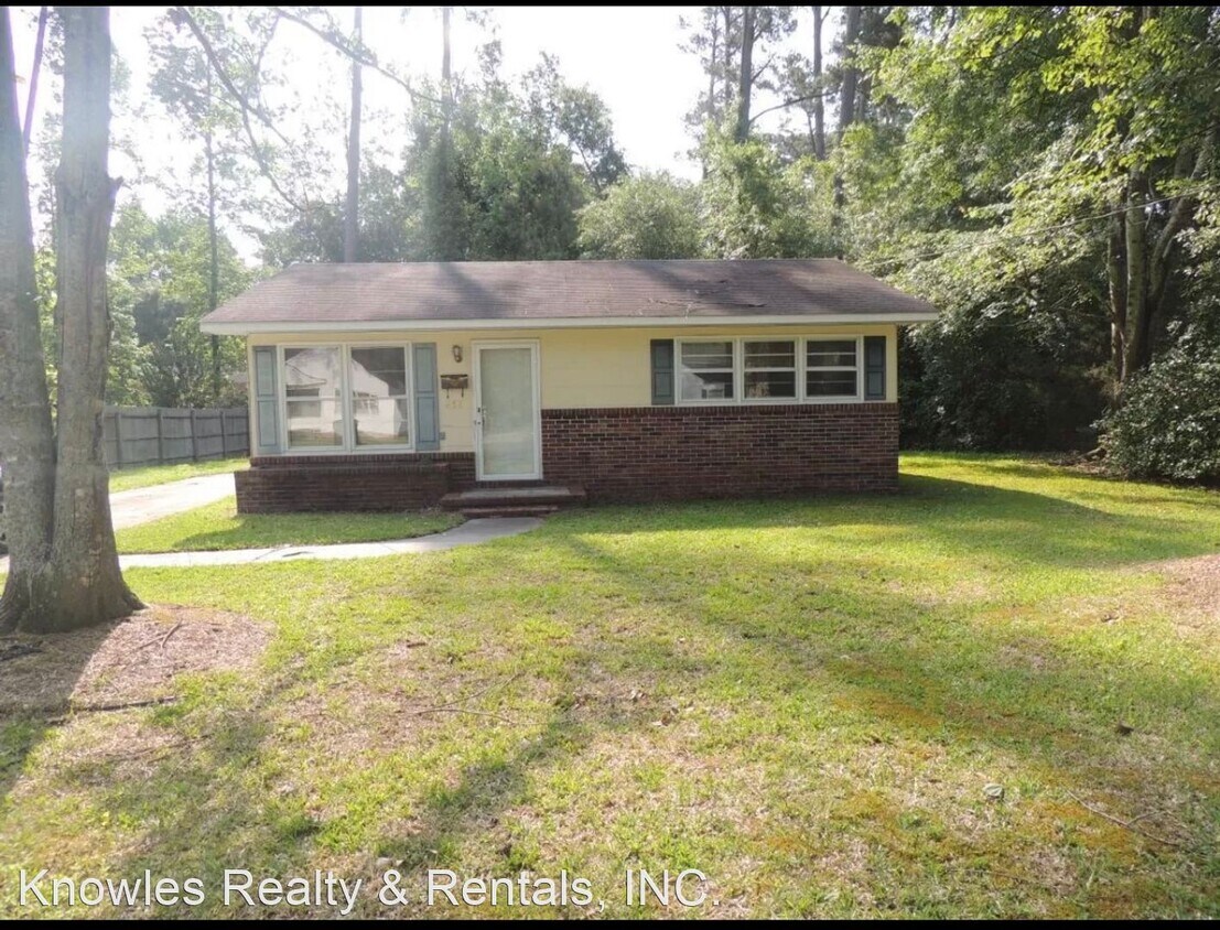 2 br, 1 bath House 258 Sloan Street House for Rent in Wallace, NC