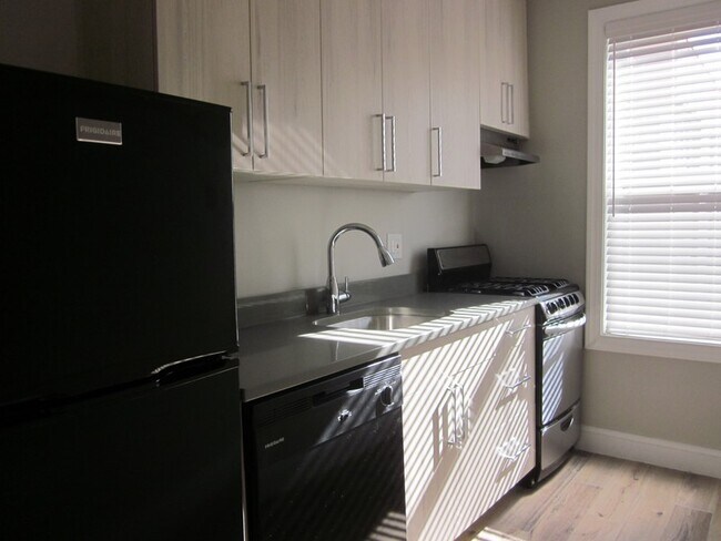 Foto del edificio - 4016 Calvert St NW