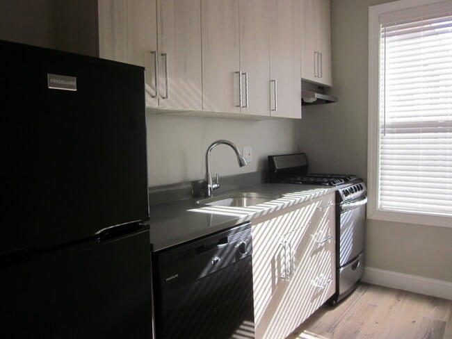 Building Photo - 4016 Calvert St NW