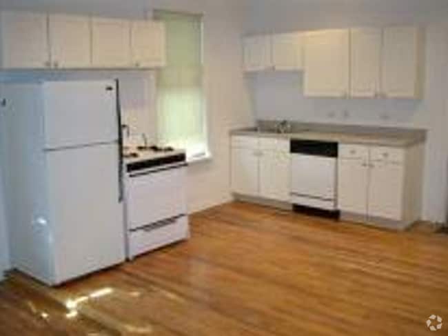 Building Photo - 3250 N Lakewood Ave