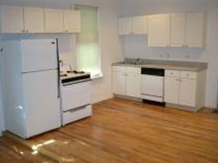 Primary Photo - 3250 N Lakewood Ave