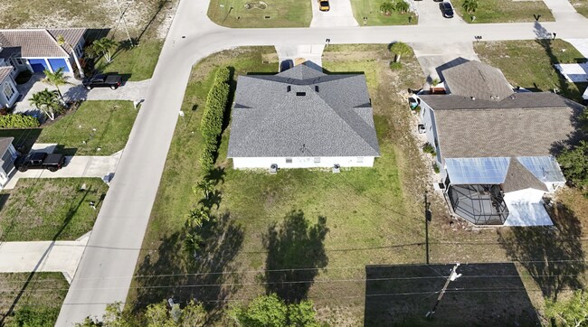 Foto del edificio - Spacious 3 Bed Duplex With Garage in SW Cape Coral