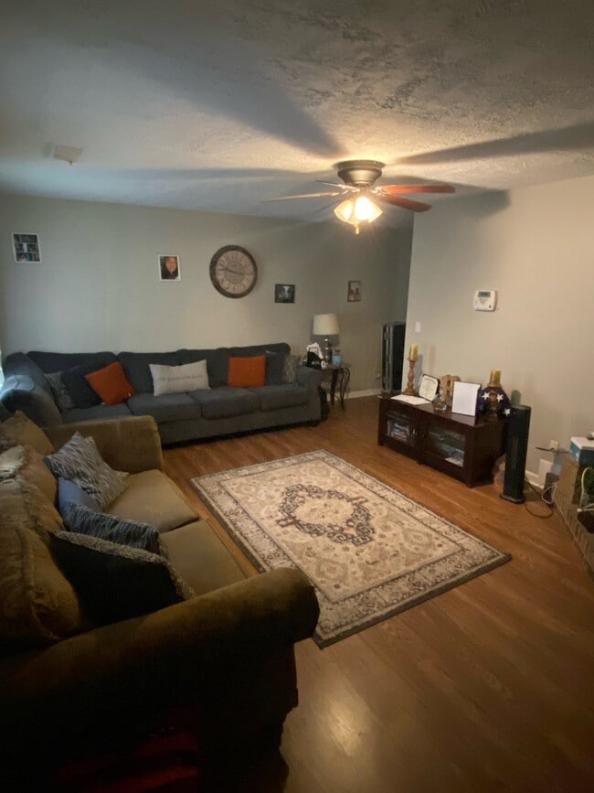 Building Photo - 915 Joseph club dr