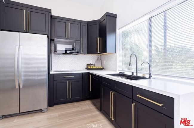 Building Photo - 9704 Comanche Ave