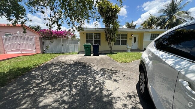 Building Photo - 9941 NW 27th St