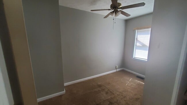 Building Photo - 106 E Main St