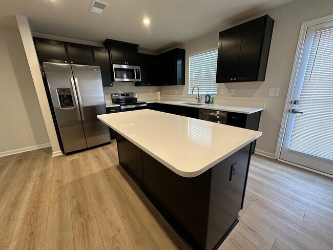 Building Photo - Welcome Home - Modern Updates, Spacious Living & Lasting Charm