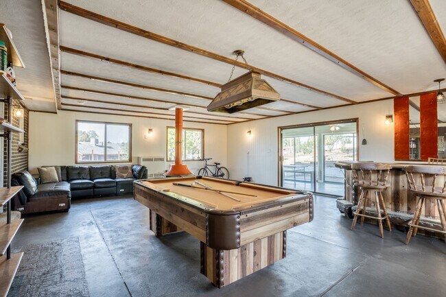 Foto del edificio - Room in a large shared home, great neighbo...