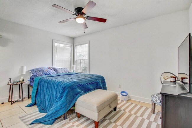Foto del edificio - 3317 S Oak Dr