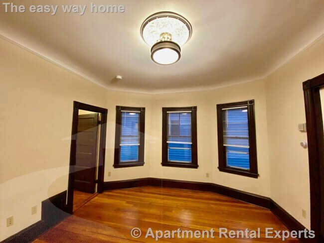 Building Photo - Davis Square * Updated - New appliances + ...