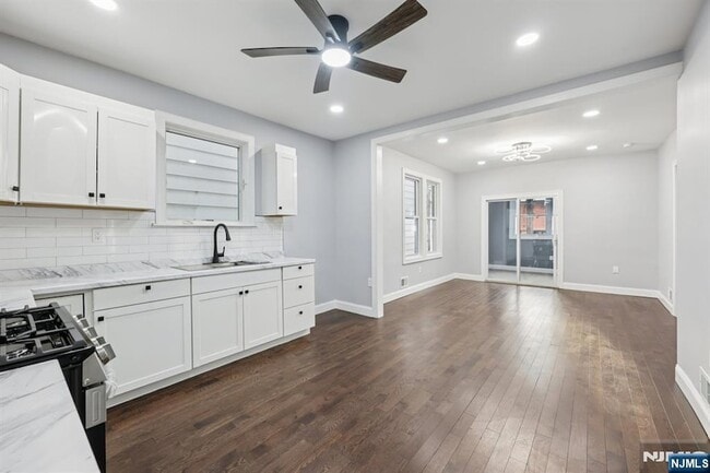 Foto del edificio - 66 Hoover Ave