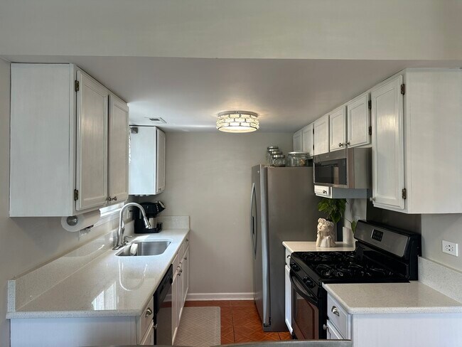 Foto del edificio - 1723 DeForest Ln
