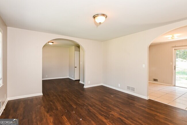 Building Photo - 5509 Joeclay Dr